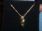 Daiktas 375 auksine grandinele su peridotu ir cirkonais