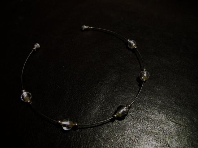 Daiktas suptilus elegantiškas pakabukas