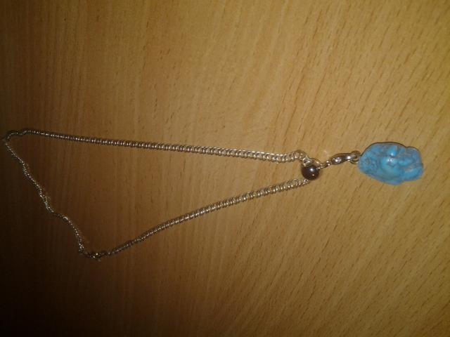 Daiktas sidabrine grandinele su zydru tikru akmeniu