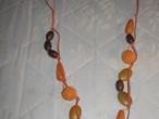 Daiktas oranžiniai karoliai