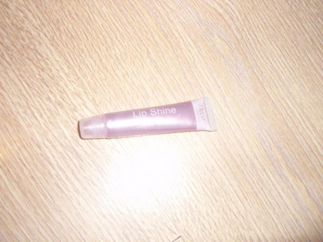 Daiktas lip shine blizgis;}