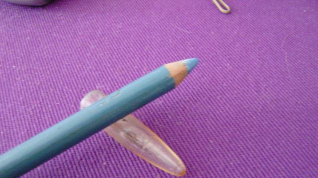 Daiktas melynas akiu piestukas