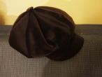 Daiktas Apdribusi šokoladinė beretė su mažu snapeliu