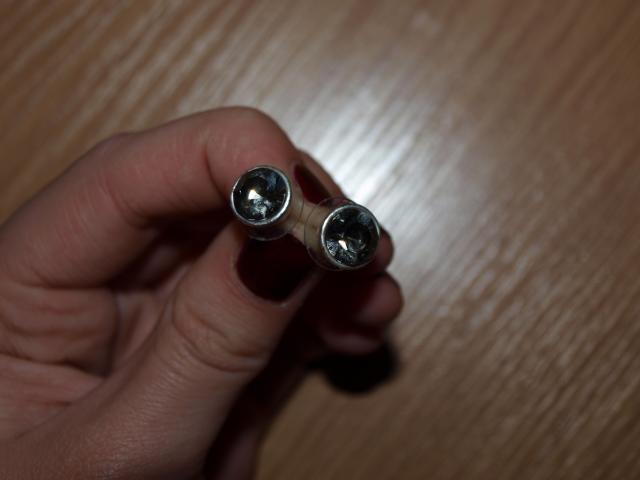 Daiktas pilki auskarai-kristalai