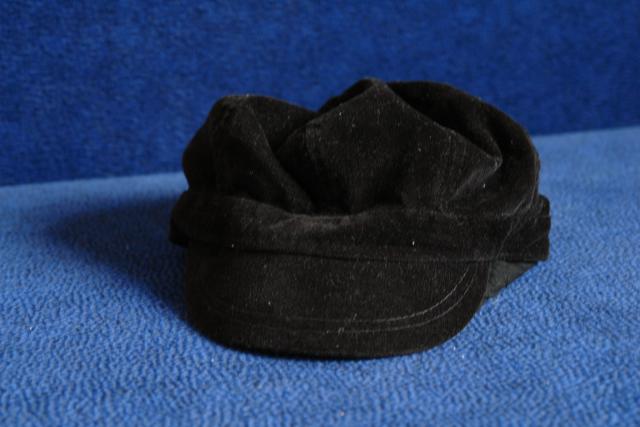 Daiktas JUODA KEPURĖ