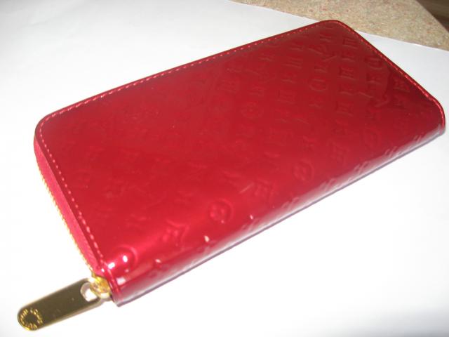 Daiktas LV pinigines