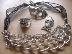 Daiktas Metalai, grandinės, pakabukai, žiedas.