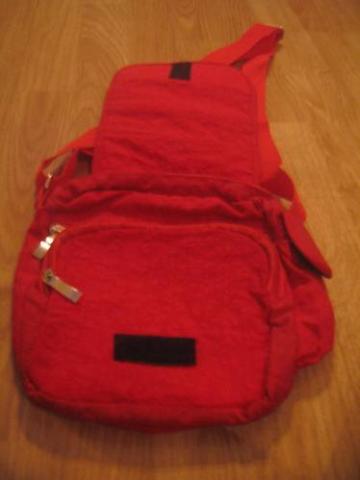 Daiktas Raudona tašytė.