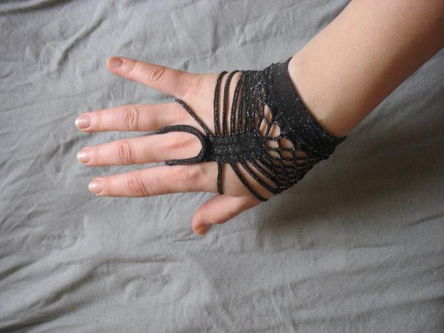 Daiktas rankos papuosalas, net nznau kaip vadinasi