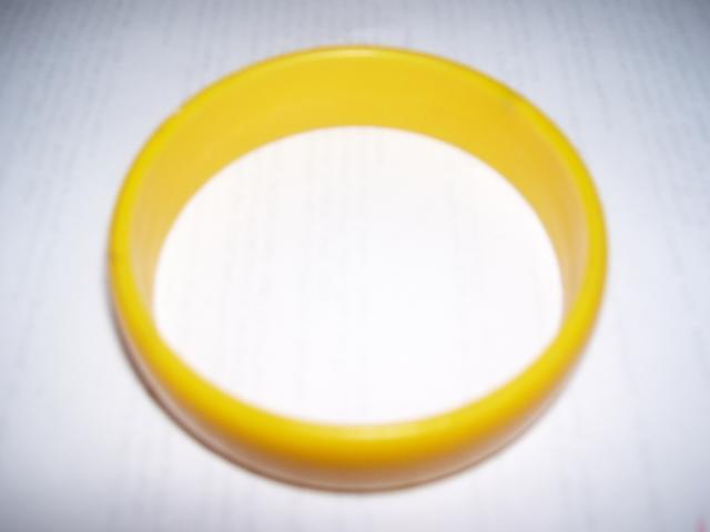 Daiktas plastikine geltona apyranke