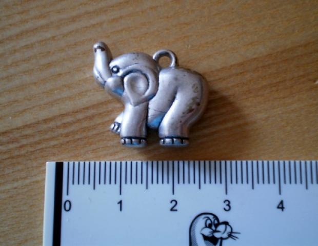 Daiktas Pakabukas - drambliukas