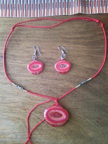 Daiktas Pakabukas su auskarais.