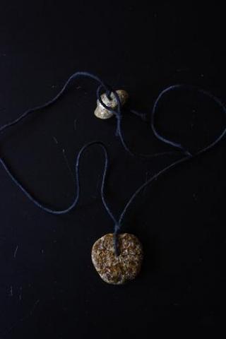 Daiktas gintarinis pakabukas