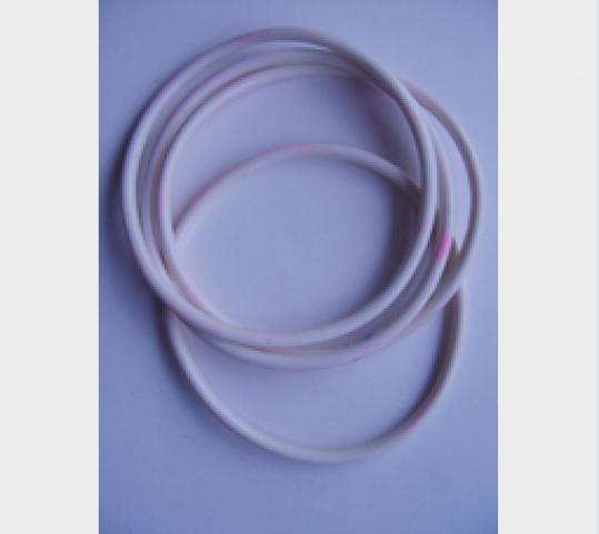 Daiktas Baltos gumines apyrankes 4vnt.