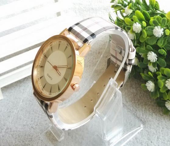 Daiktas Burberry stiliaus laikrodis