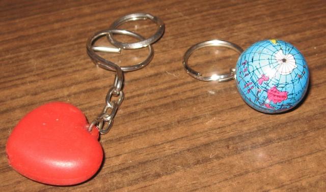Daiktas Raktų pakabučiai (širdutė šviečia)