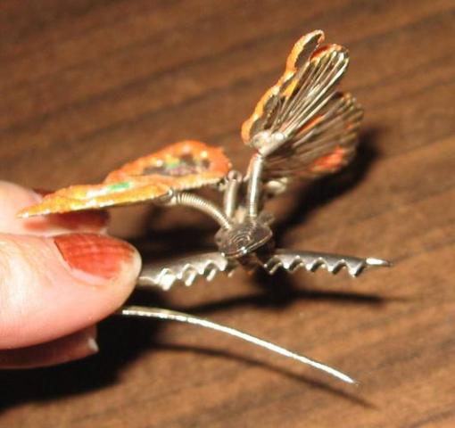 Daiktas Plaukų segtukai - plasnojantys drugeliai