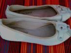 Daiktas balti lakiniai batukai 
