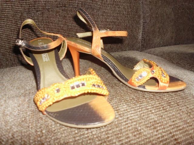 Daiktas Puošnios odinės basutės