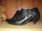 Daiktas batai;]