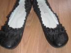 Daiktas juodi puosnus batukai
