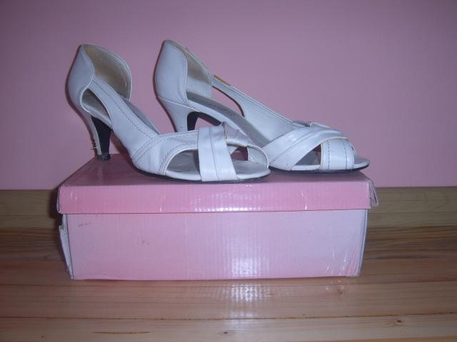 Daiktas balti batukai