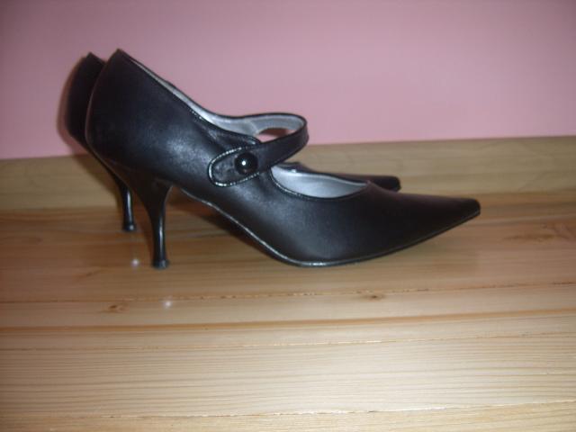 Daiktas juodi bateliai