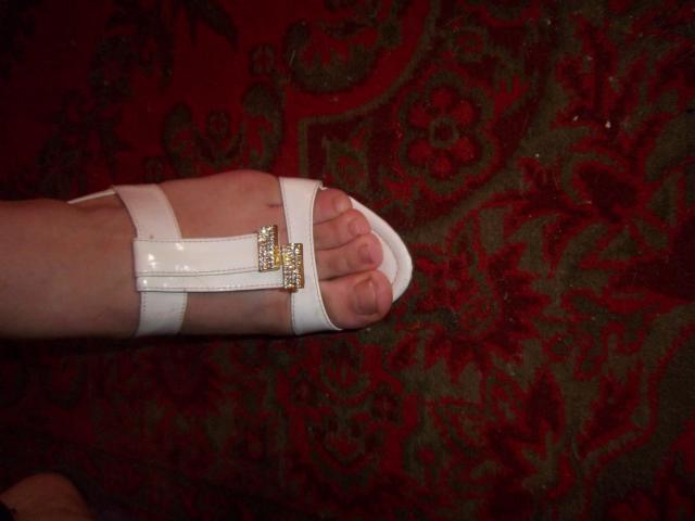 Daiktas baltos basutes puosnios