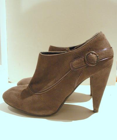 Daiktas Pilki zomšiniai aukštkulniai