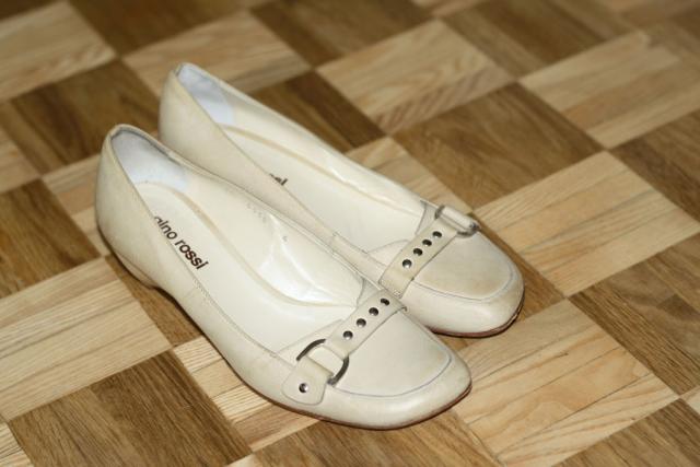 Daiktas Šviesūs, vasariniai "Gino Rossi", dramblio kaulo spalvos bateliai