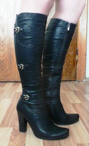 Daiktas moteriški ilgi aukštakulniai odiniai batai