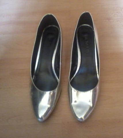 Daiktas sidabrines platformos