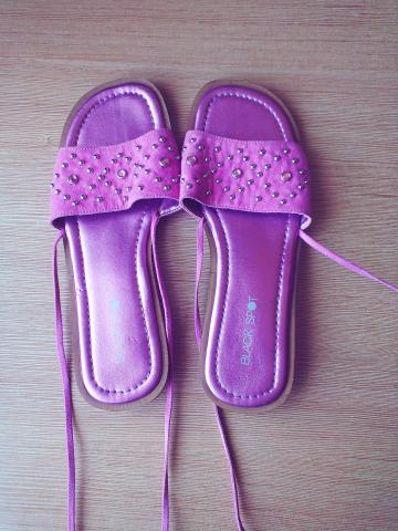 Daiktas Rožinės suvarstomos basutės