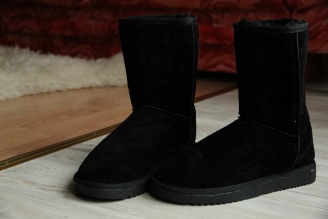 Daiktas Juodi nauji Uggai