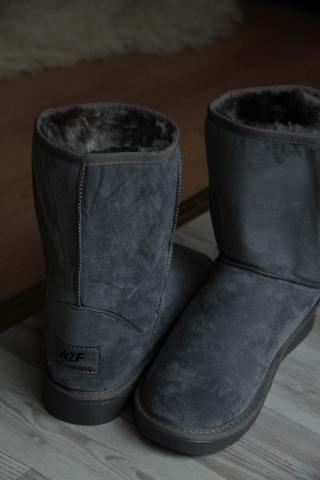 Daiktas Pilki nauji uggai