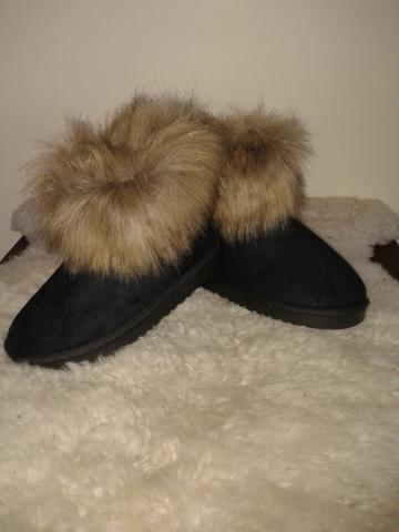 Daiktas UGG stiliaus sniego batukai vietoje