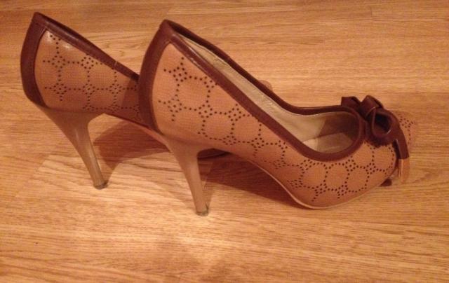 Daiktas Rudi dirbtinės odos aukštakulniai