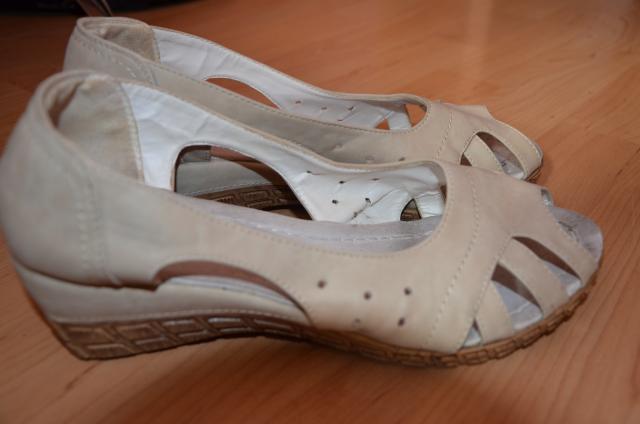 Daiktas Moteriški batai!!