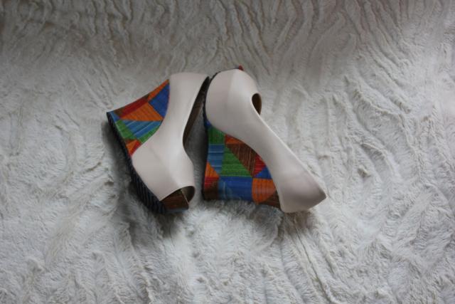 Daiktas Kūno spalvos basutės su platforma