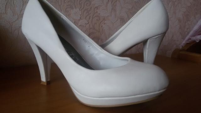 Daiktas Balti bateliai