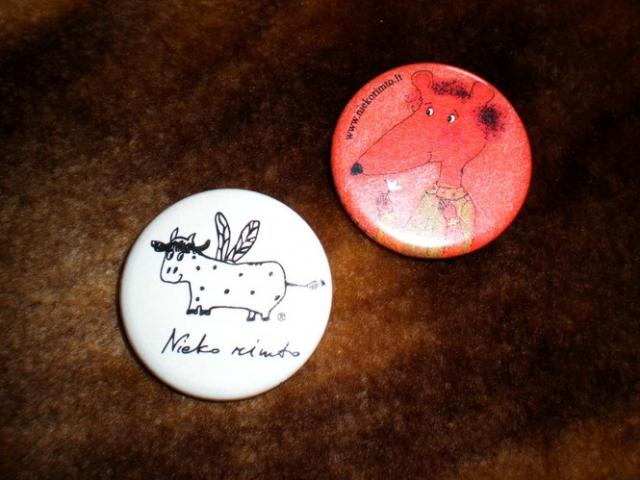 Daiktas 2 ženkliukai iš serijos ''Nieko rimto''