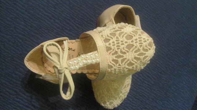 Daiktas 21 dydžio, kūno spalvos batukai