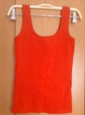 Daiktas raudona maikute