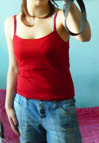 Daiktas Raudona ant šleikučių palaidinė