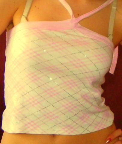 Daiktas maikute susirisanti per kakla