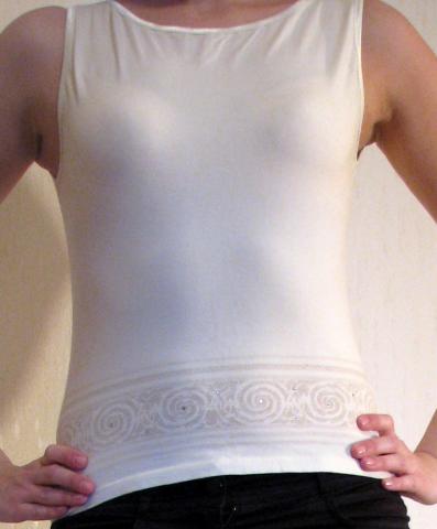 Daiktas Balta palaidine su rusvu rasteliu apacioje