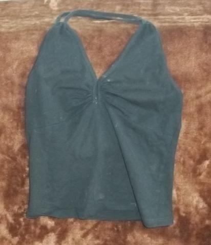 Daiktas palaidine atvira nugara