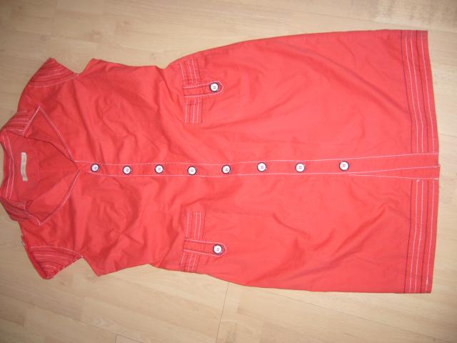 Daiktas beveik neonine madinga suknele