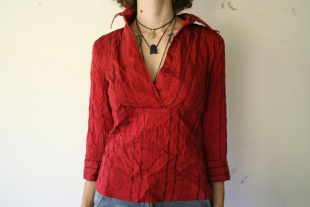 Daiktas Raudoni dryzuoti marskiniai 