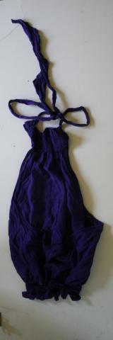 Daiktas maikute atvira nugara